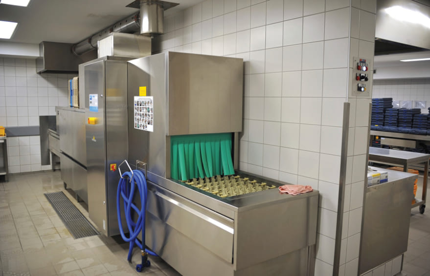 Máy rửa chén công nghiệp tại Âu á