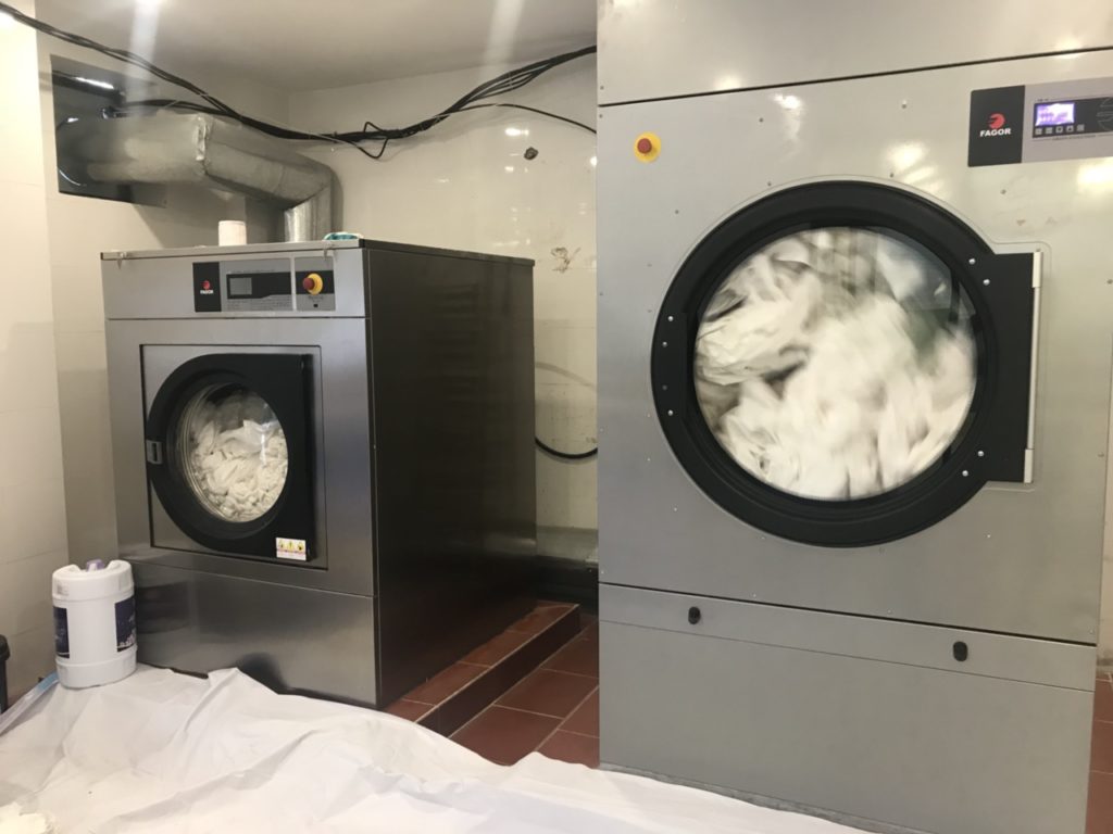 Máy giặt công nghiệp Âu Á Corp – đa dạng mẫu mã, trọng lượng