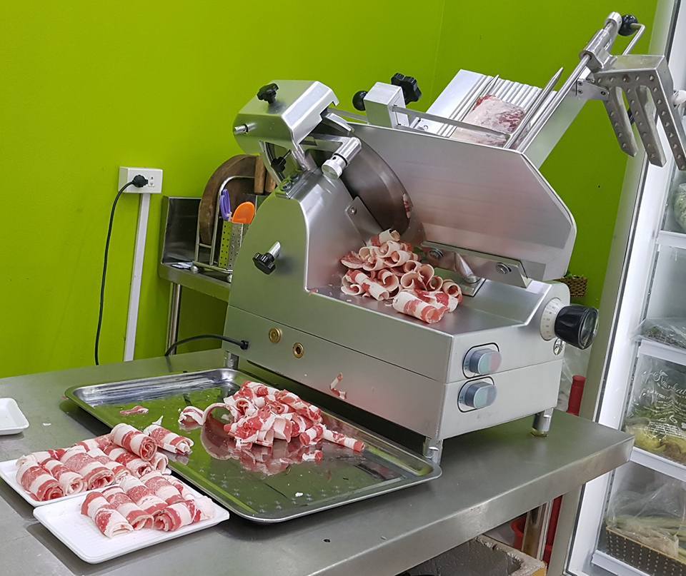 Máy cắt thịt - Thiết bị tiện ích cho các bếp ăn, nhà hàng, gia đình may cat thit tu dong