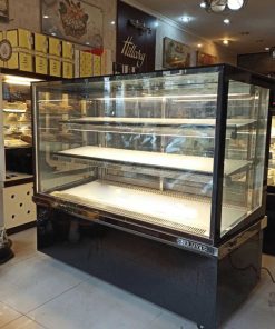 Tủ bánh kem trưng bày Berjaya RCS18SB13-2FB kính vuông